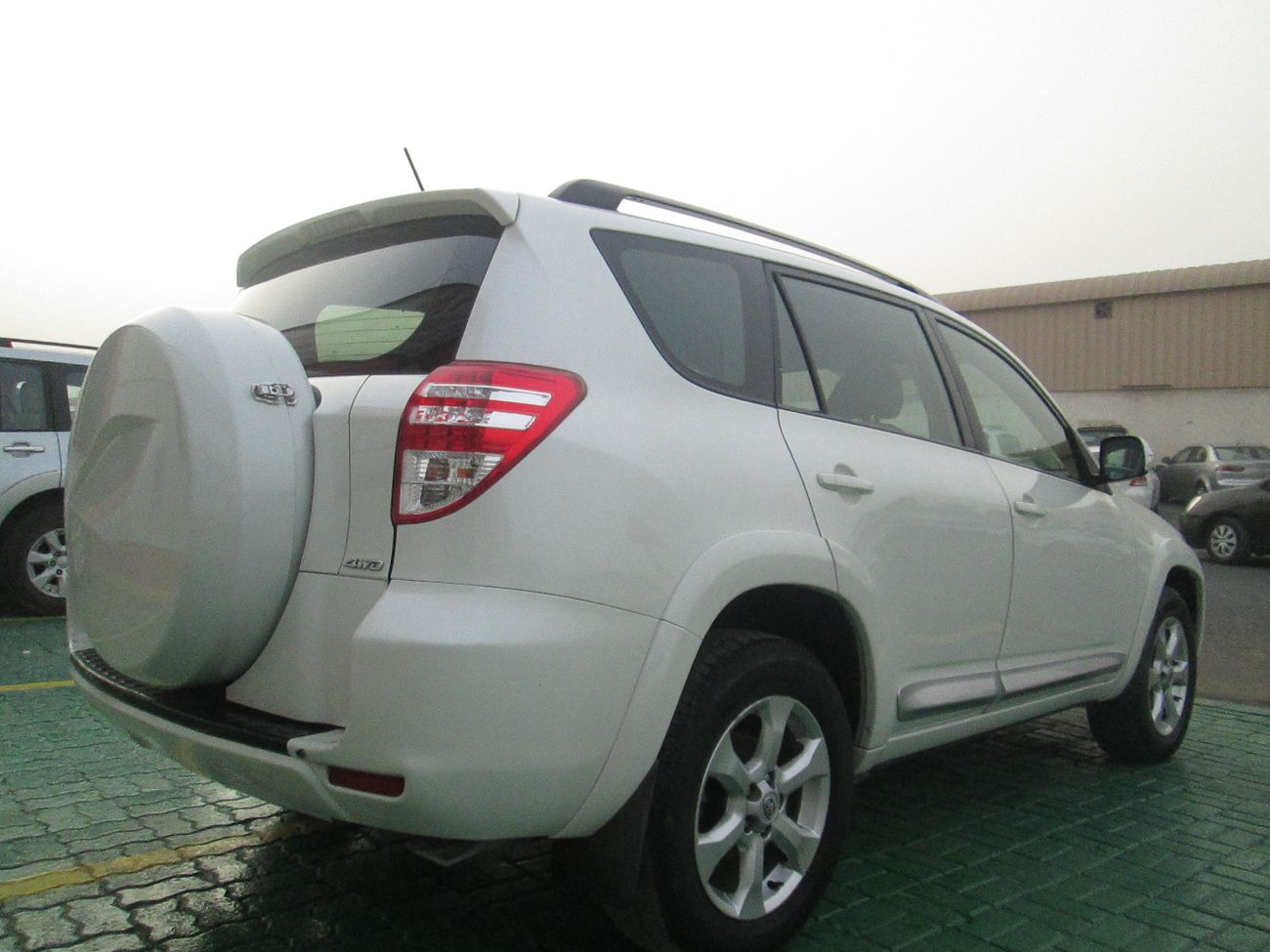 Toyota RAV4 2.5L MID OPTION GOOD CONDITION LOOKING NICE (ONLY CASH)