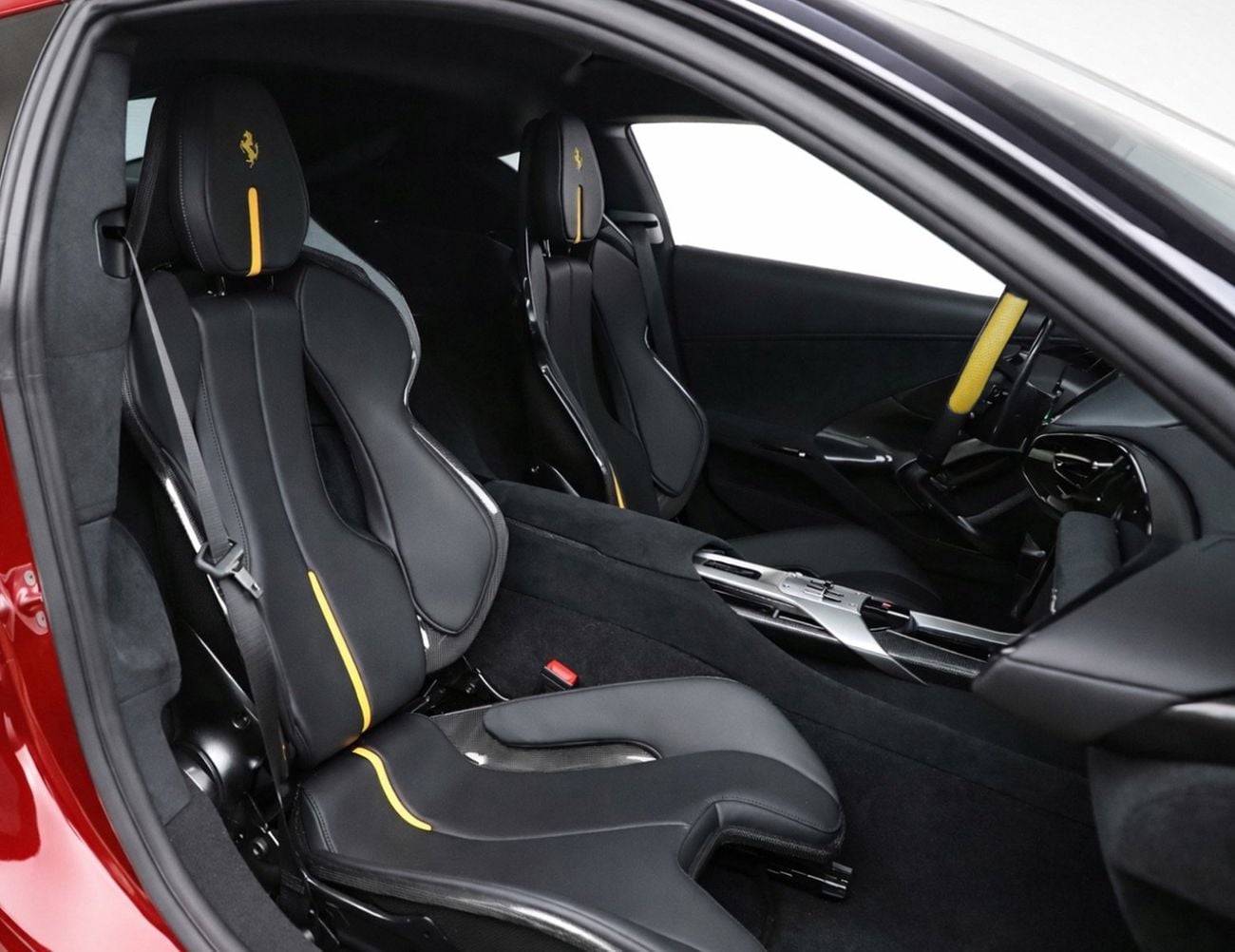 فيراري 12سيلندري FULL CARBON | 2026 MODEL YEAR | HIGH SPEC