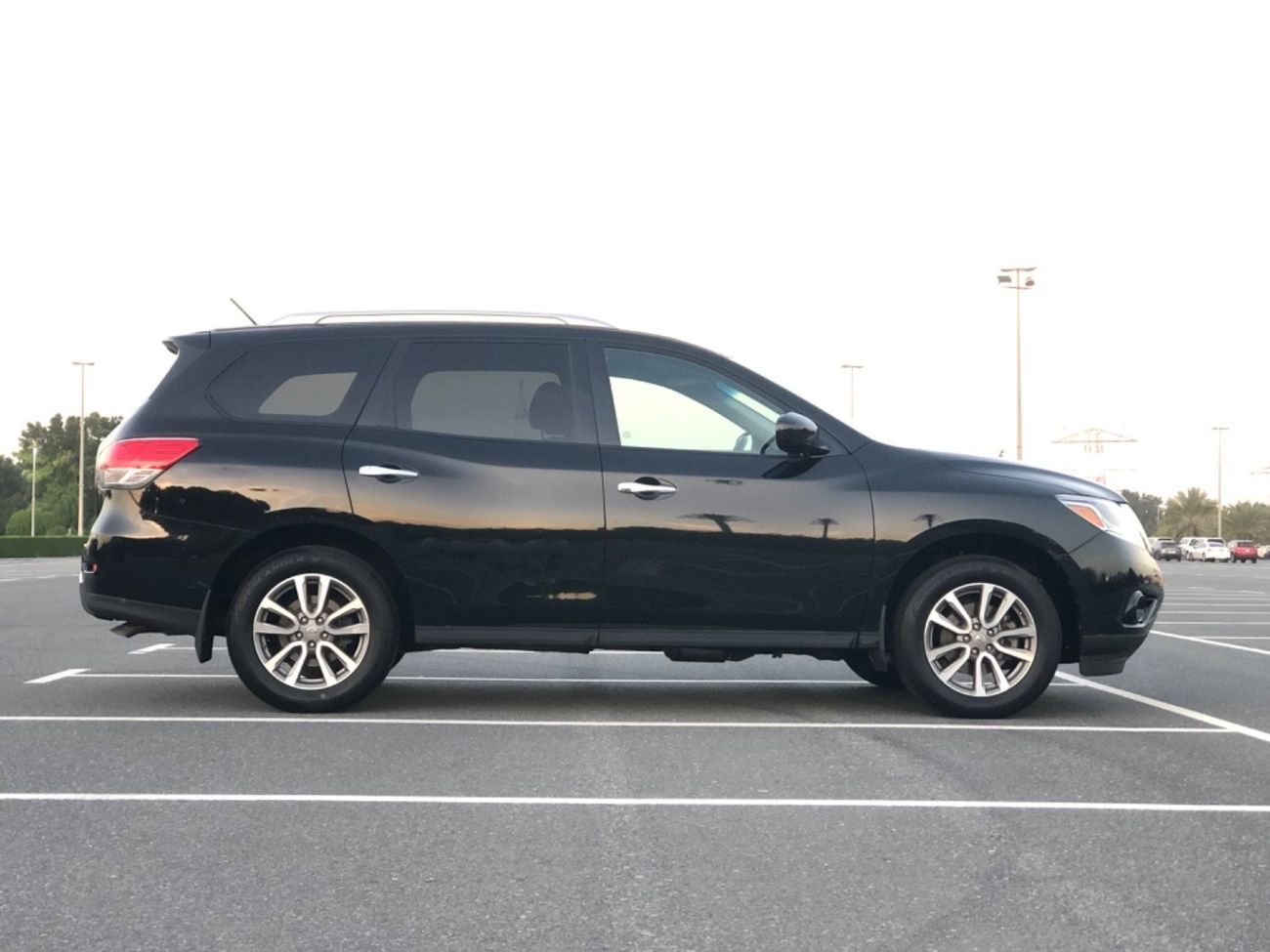 Nissan Pathfinder MODEL 2016 CAR PERFECT CONDITION INSIDE AND OUTSIDE NO ANY MECHANICAL ISSUES FULL