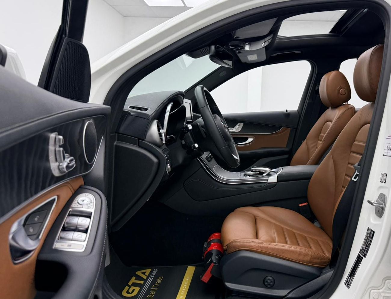 مرسيدس بنز GLC 250 2018 Mercedes-Benz GLC 250 4MATIC, Service History, Well Maintained, GCC