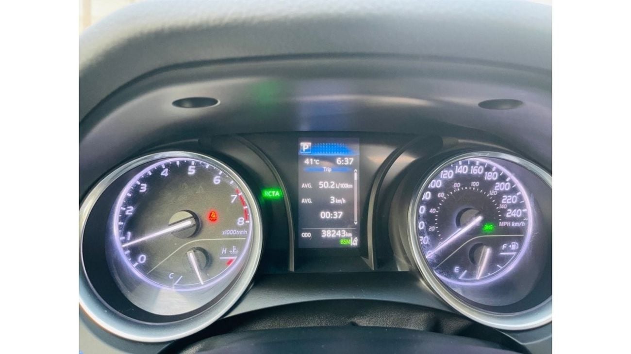 تويوتا كامري SE