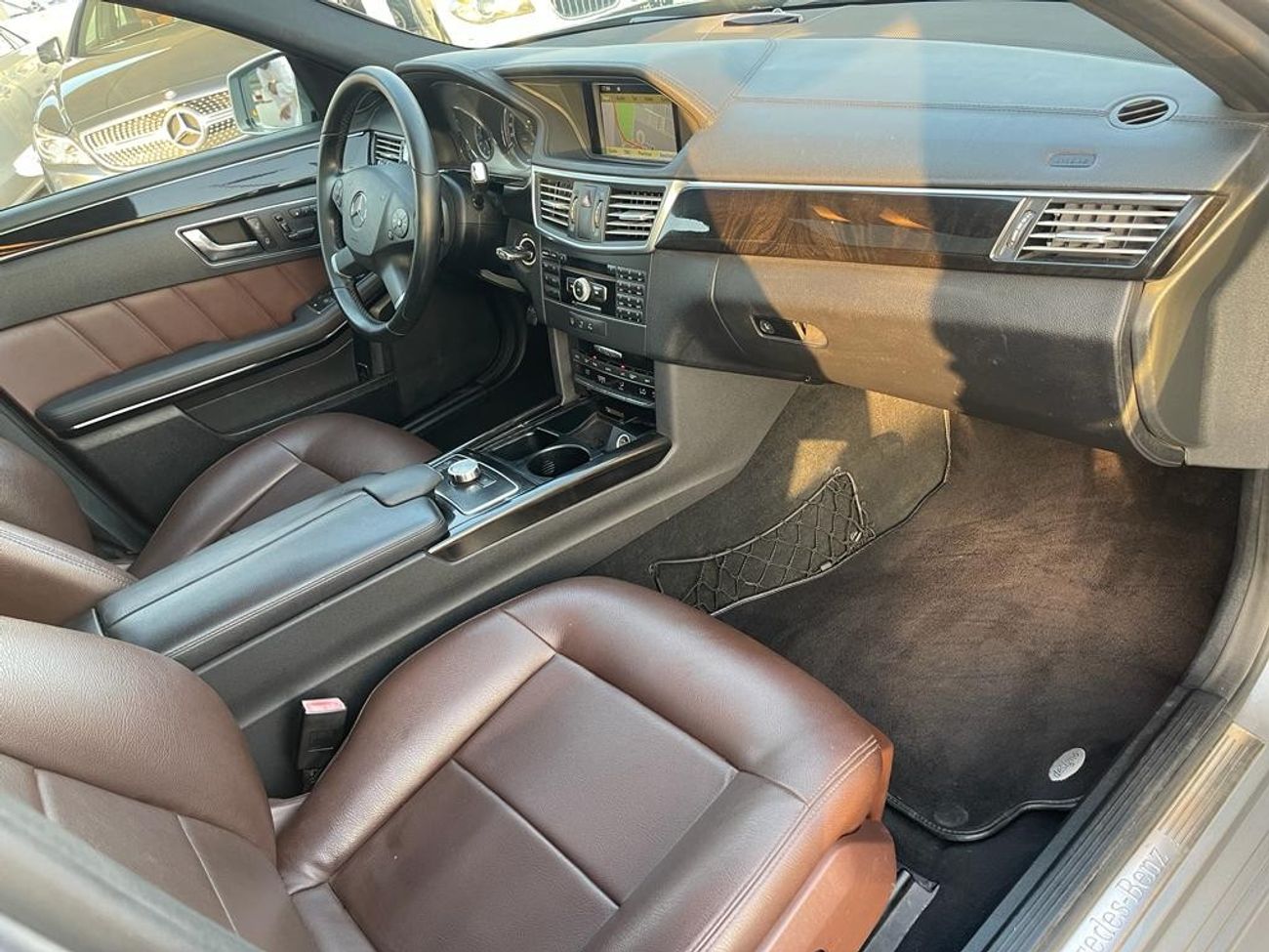 Mercedes-Benz E300 Avantgarde Mercedes E300 AMG_GCC_2012_Excellent Condition _Full option