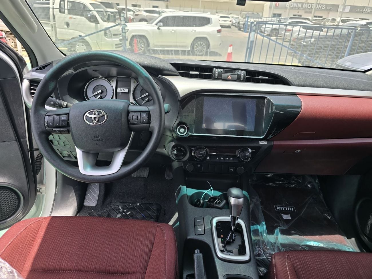 Toyota Hilux TOYOTA HILUX 2.7L 4 CYLINDER 2026 MODEL OMANI