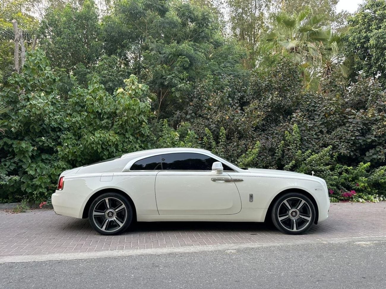 Rolls Royce Wraith STD Rolls Royce Wraith | 2015 | V12 | GCC | Service History