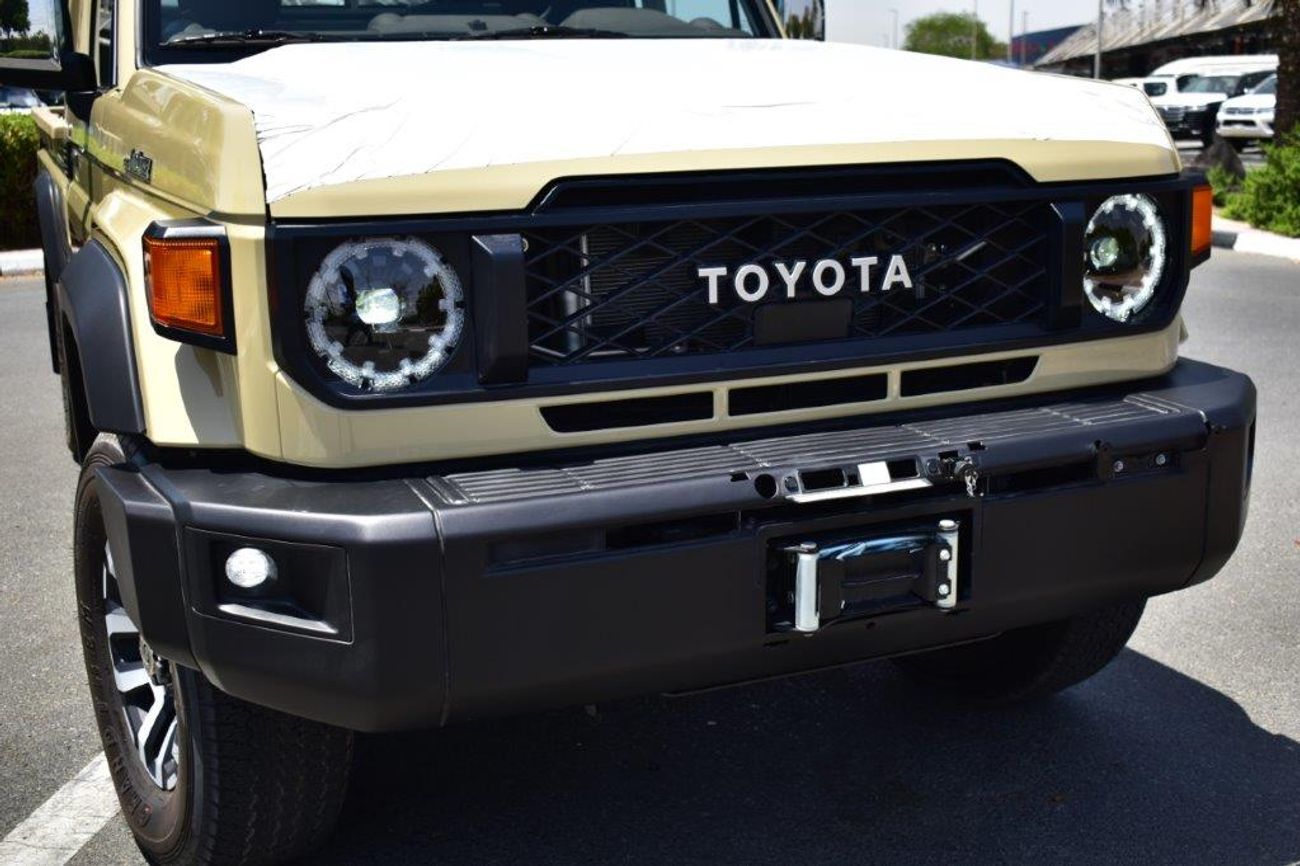 Toyota Land Cruiser Pick Up Single Cabin SDLX V6 4.0L Petrol AT