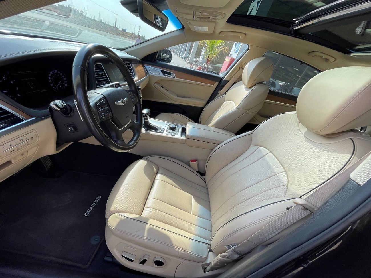 جينيسس G80 V6 3.8L / PANORAMIC SUNROOF / 360 CAMERA / RADAR / COOLING AND HEATING SEATS