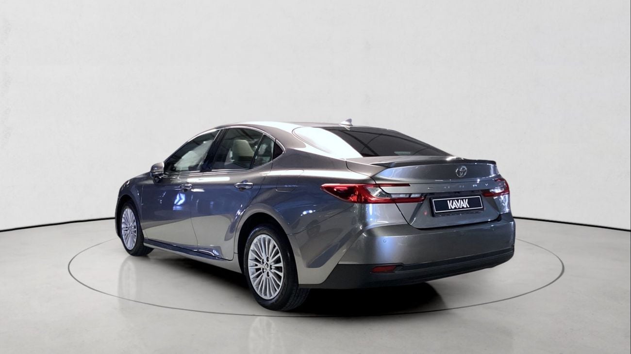 تويوتا كامري 2.5 HEV XLE E-CVT | شامل الضمان | 0 ﺪﻔﻋﺓ ﺃﻮﻟﻯ