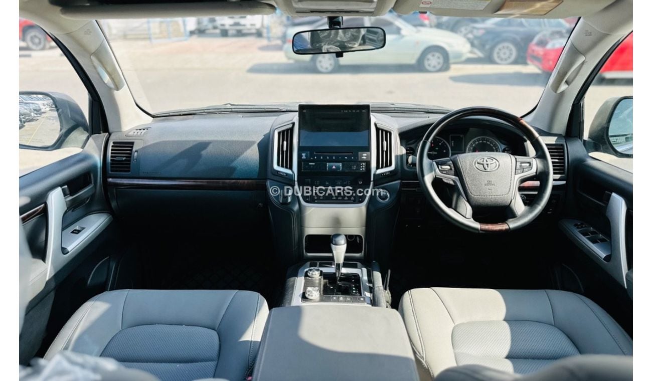 Toyota Land Cruiser Land Cruiser VXR V8 , Right hand drive
