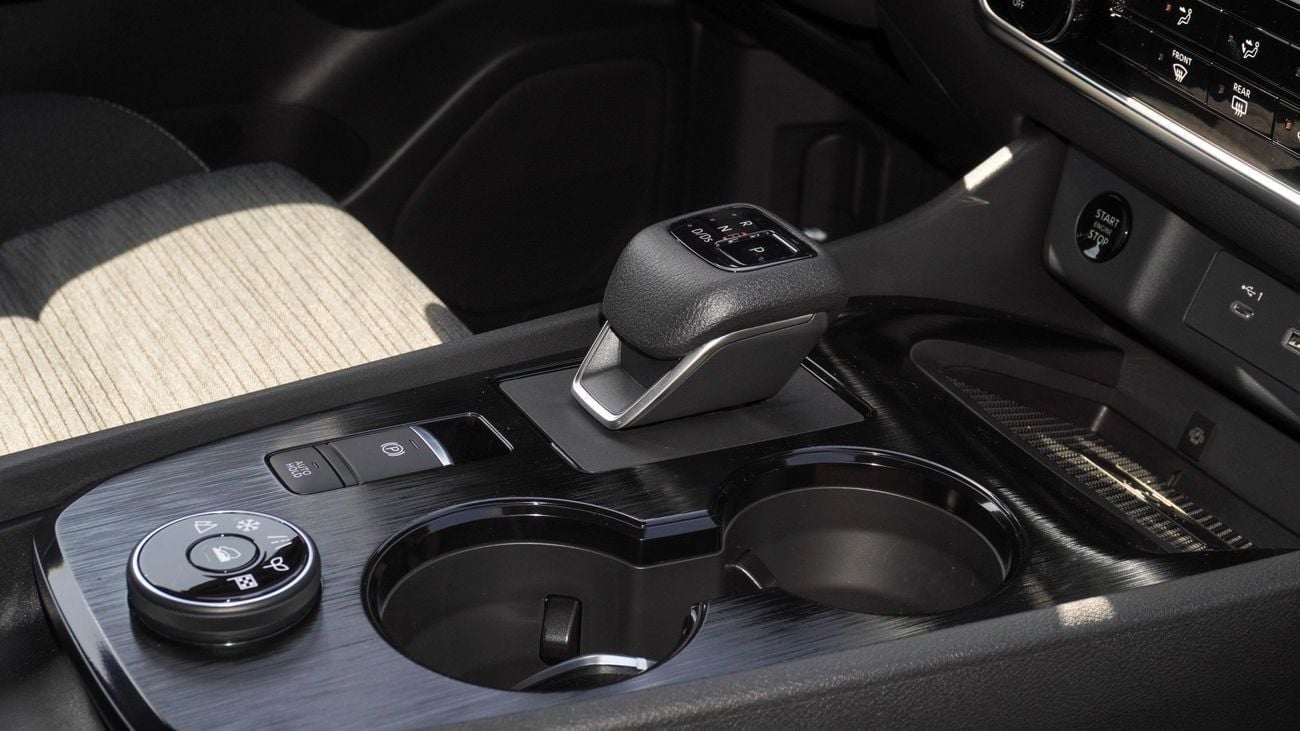 Nissan XTrail S 2.5L (169 HP) FWD (7 Seater)