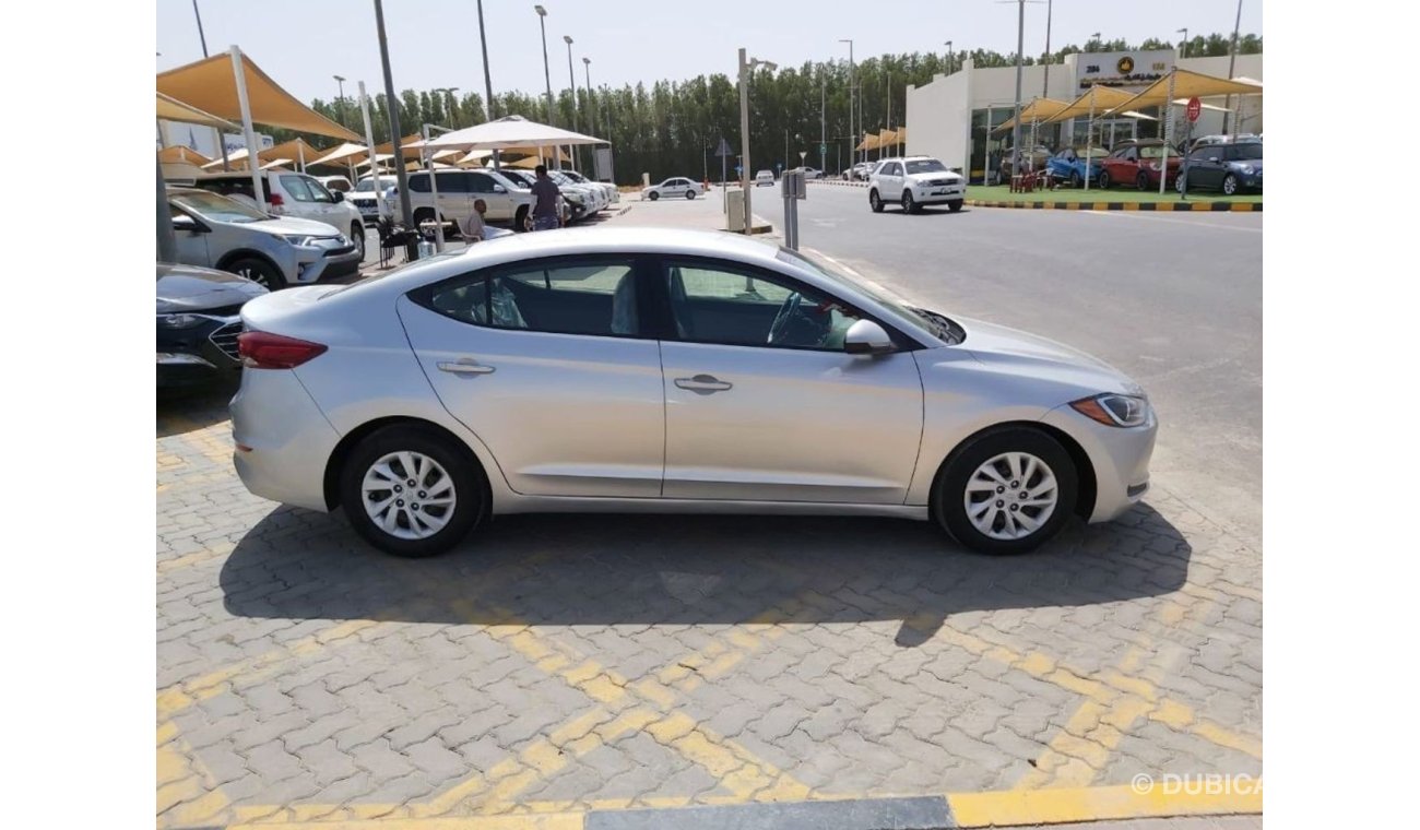 Hyundai Elantra SE