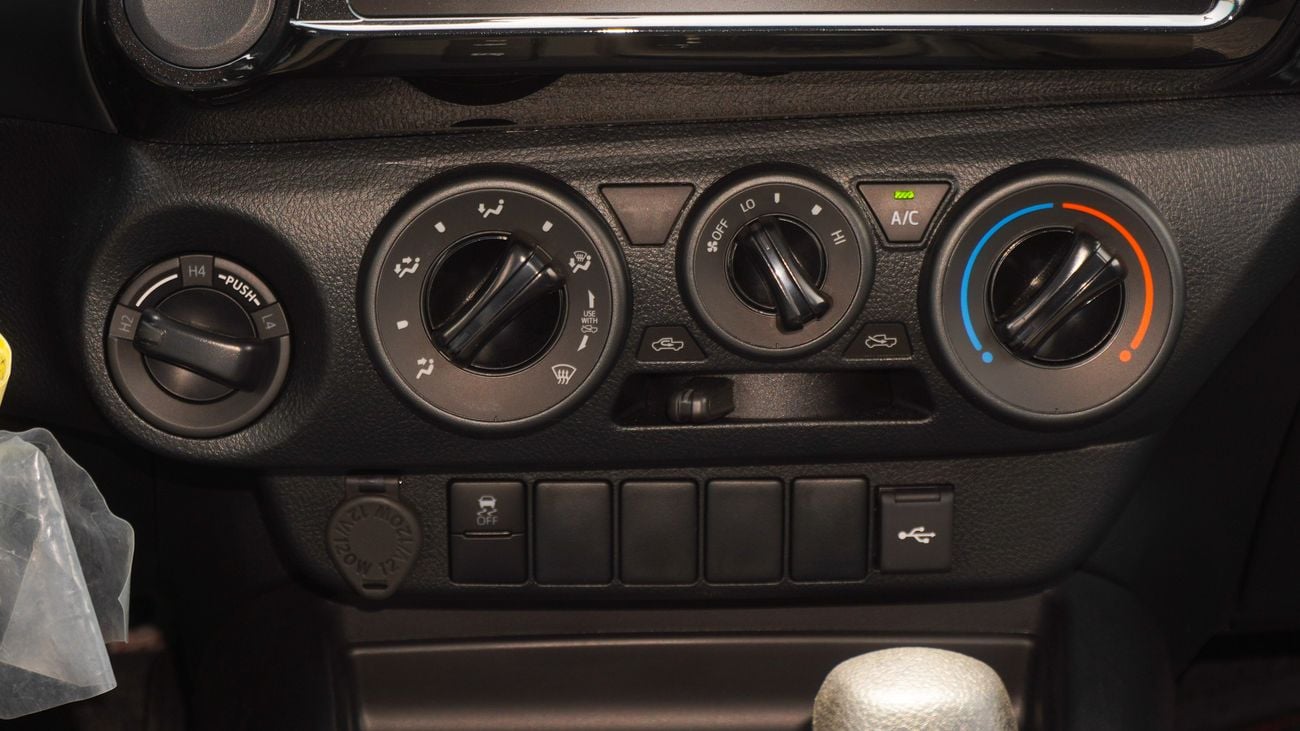 Toyota Hilux 2.7L 4WD A/T