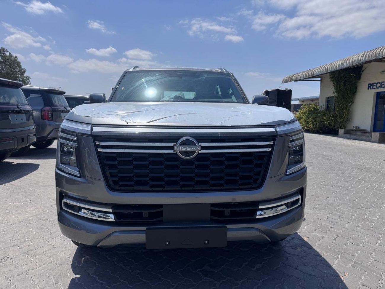 Nissan Patrol SE Platinum City 3.8L (Ext _GRAY  Inter_BURGUNDY)