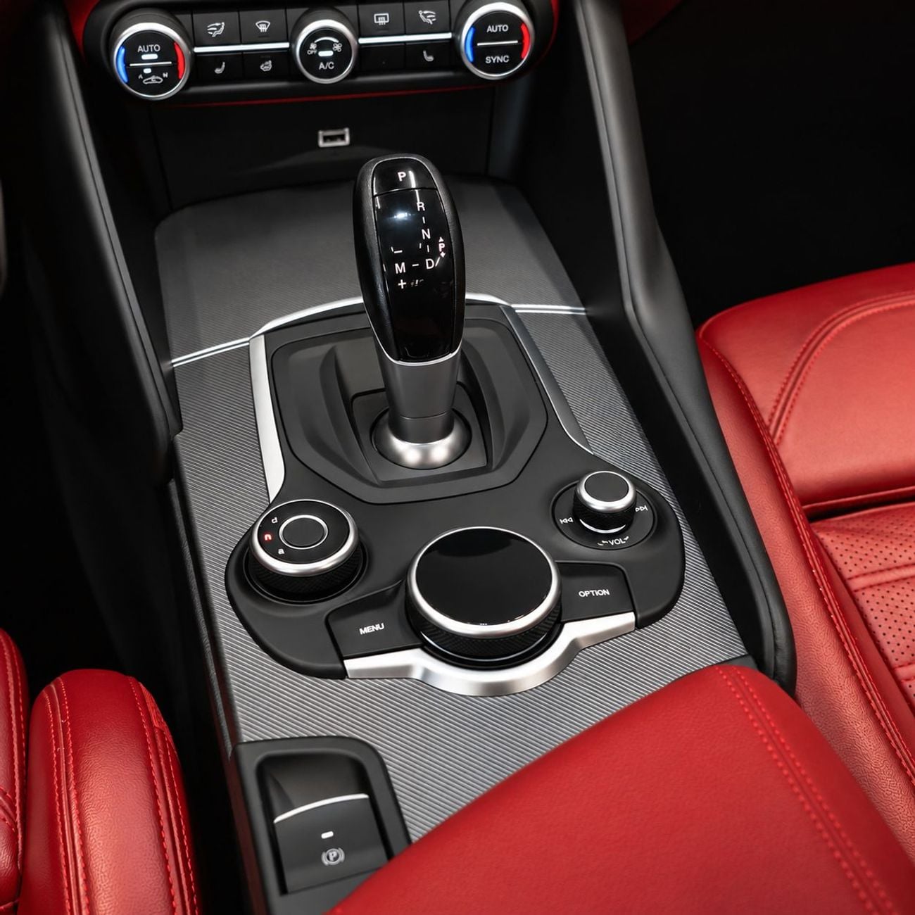 Alfa Romeo Giulia VELOCE AED 1,206 P.M • 0% Downpayment •  Alfa Romeo Giulia Veloce • 1 Year Warranty