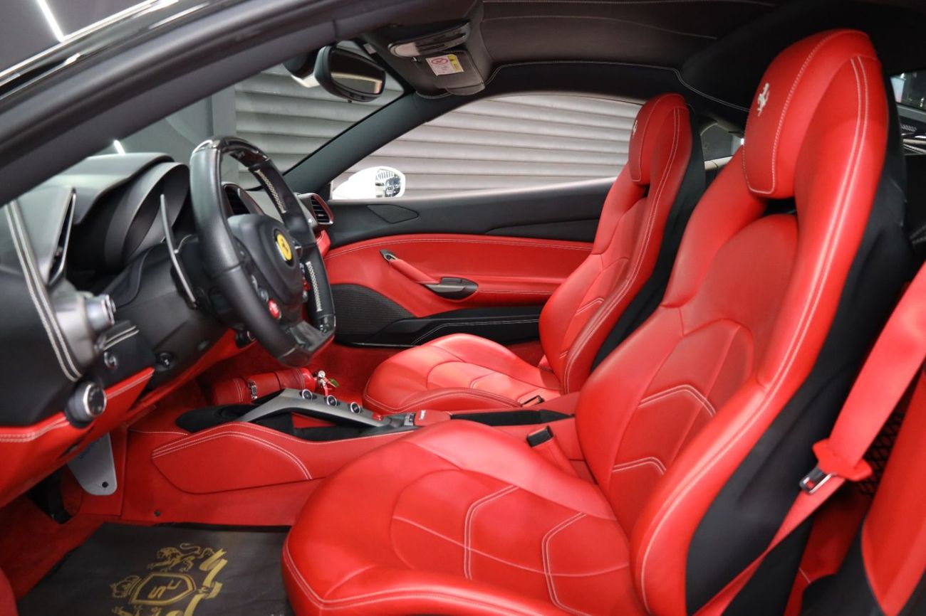 فيراري 488 Std 3.9L GTB, Bianco Avus Exterior, Passenger Display, Very Low KM, GCC Spec!!