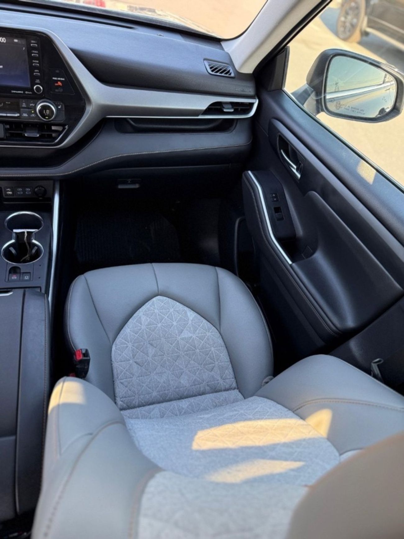 تويوتا هايلاندر Hybrid XLE premium sunroof,leather, push start