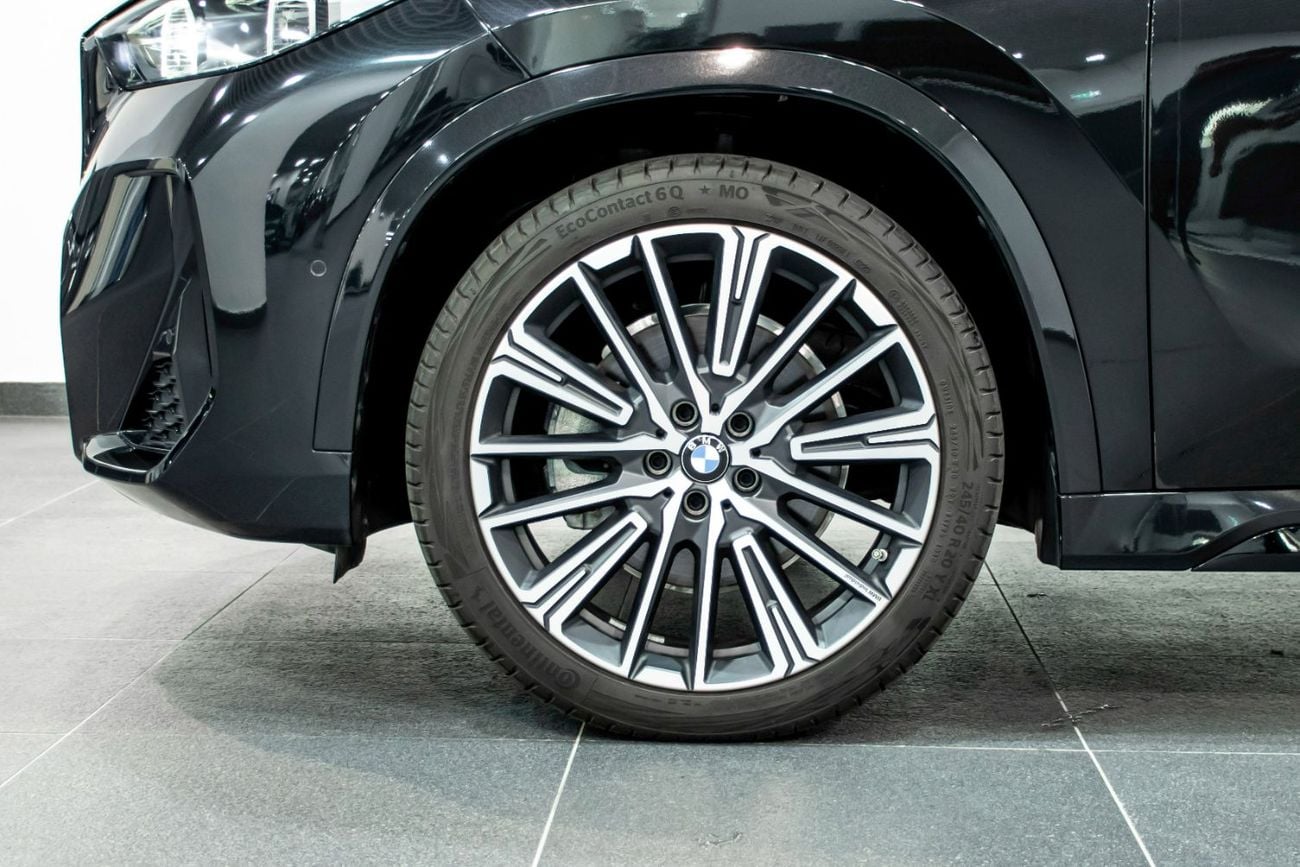 بي أم دبليو iX1 XDRIVE30 LUXURY M SPORT PACKAGE