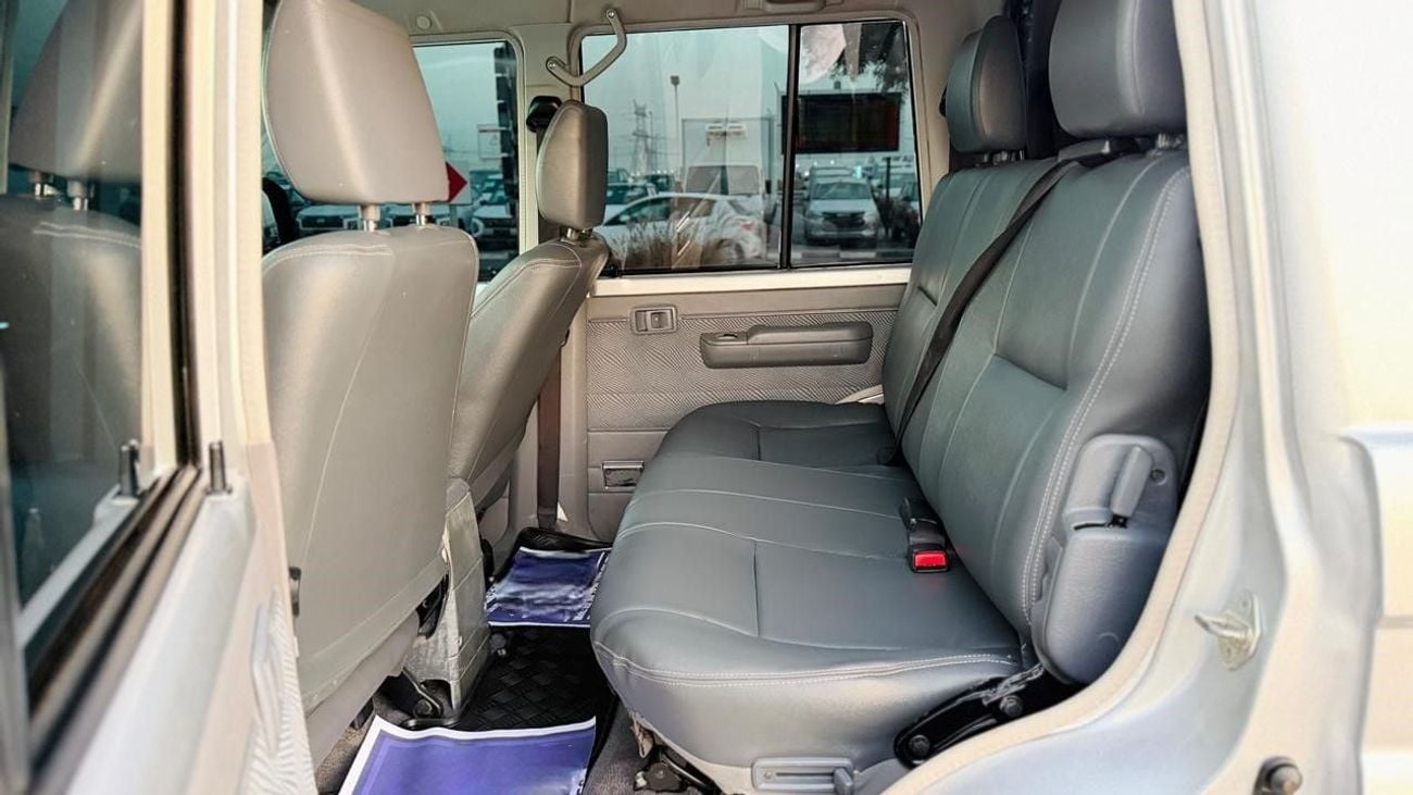 تويوتا لاند كروزر بيك آب -