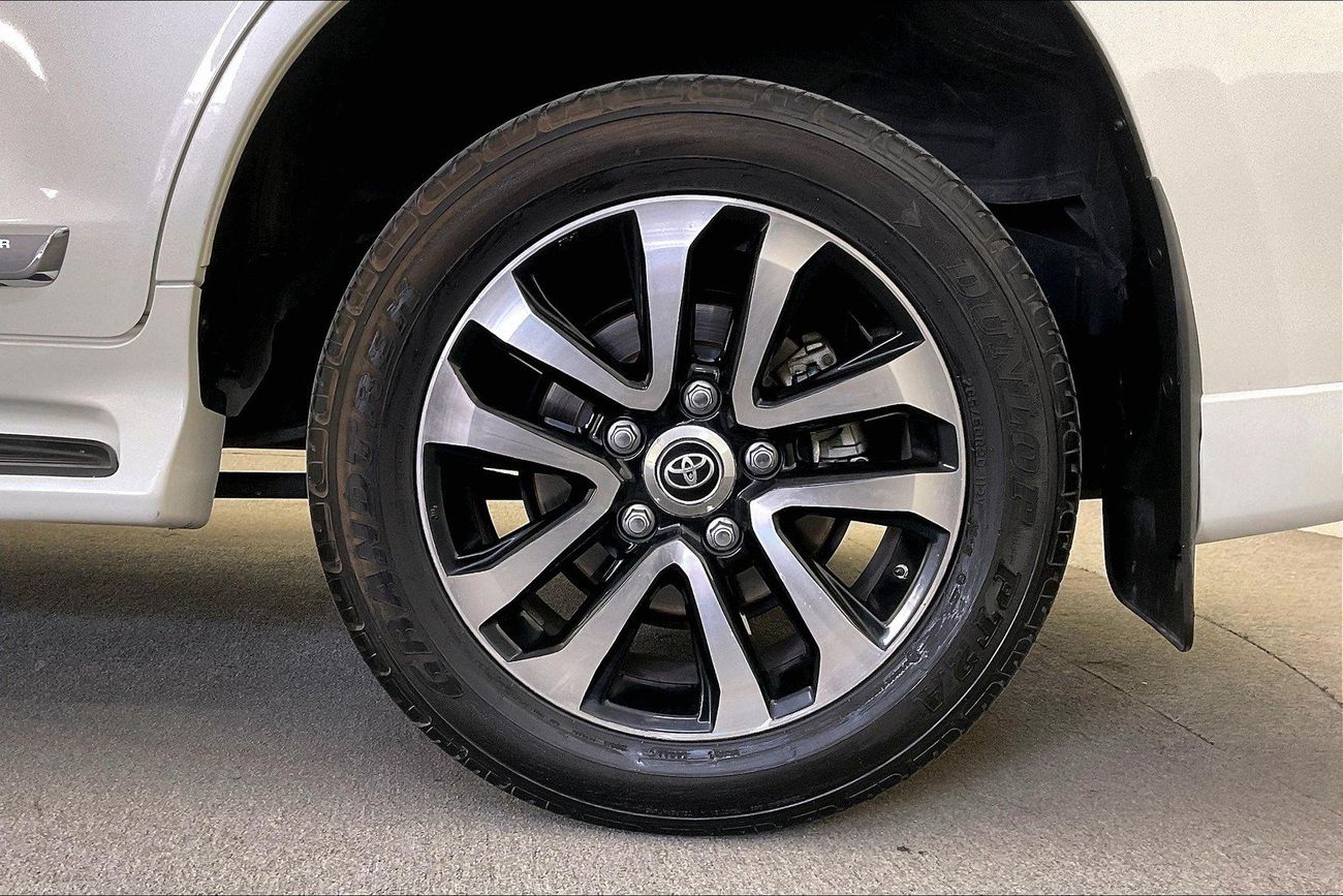 تويوتا لاند كروزر GXR | شامل الضمان | 0 ﺪﻔﻋﺓ ﺃﻮﻟﻯ