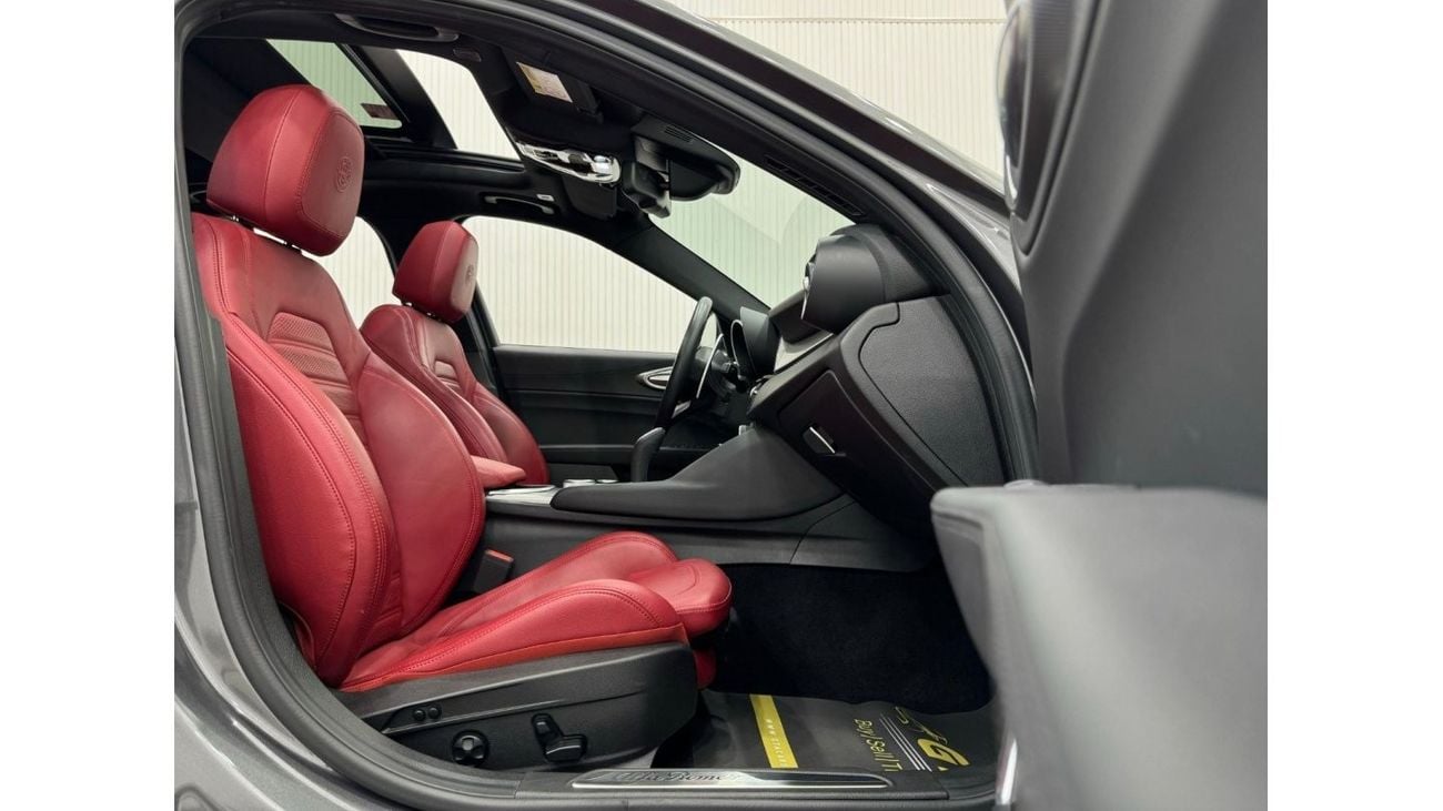 Alfa Romeo Giulia 2023 Alfa Romeo Giulia Veloce, 2027 Agency Warranty + Service Package, Full Service History, GCC