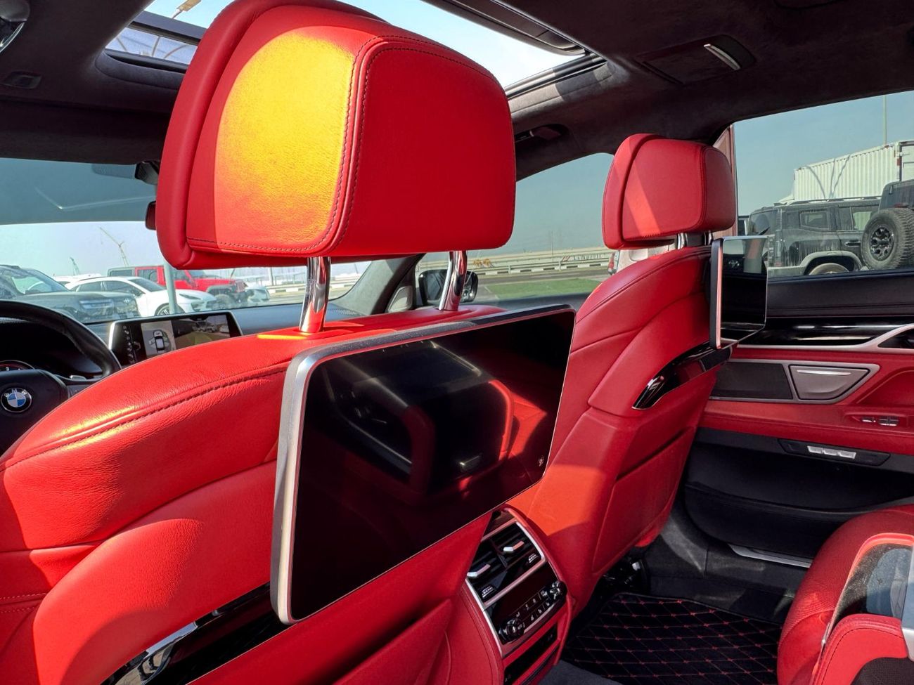 بي أم دبليو 750Li Luxury 4.4L (443 HP)