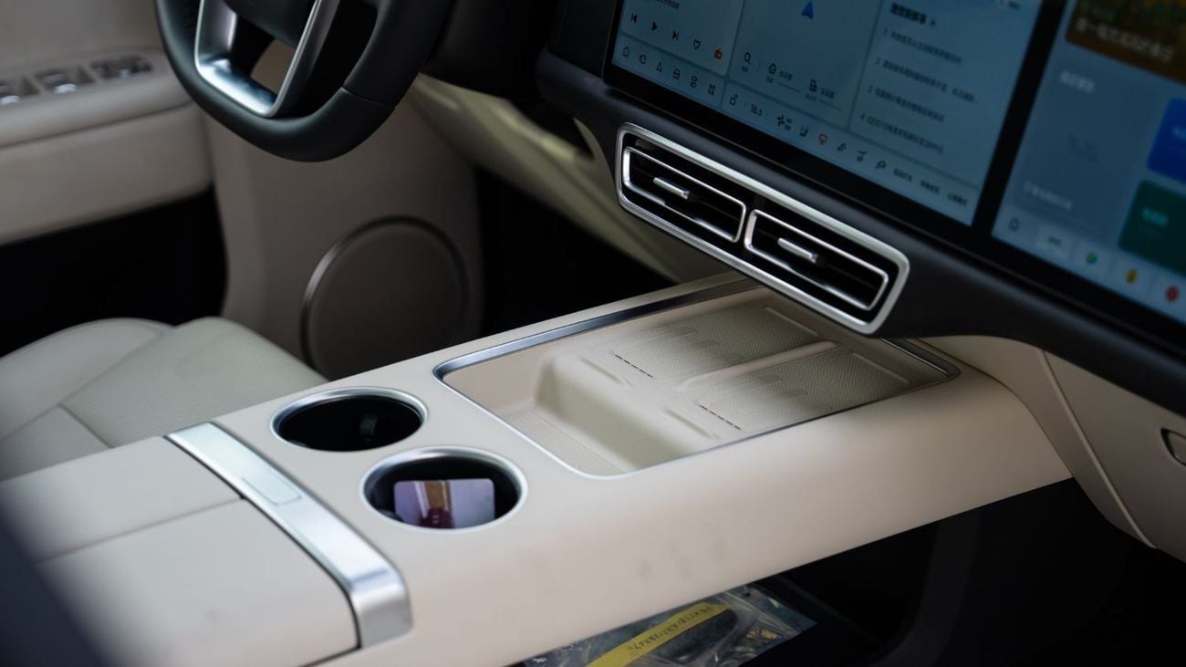 Li Auto L7 Ultra 1.5L - Black Inside Black & White | Export Only