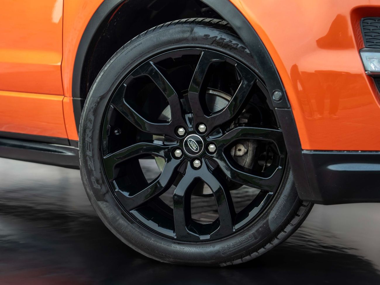 لاند روفر رانج روفر إيفوك Dynamic Plus 2.0L (5 Door)