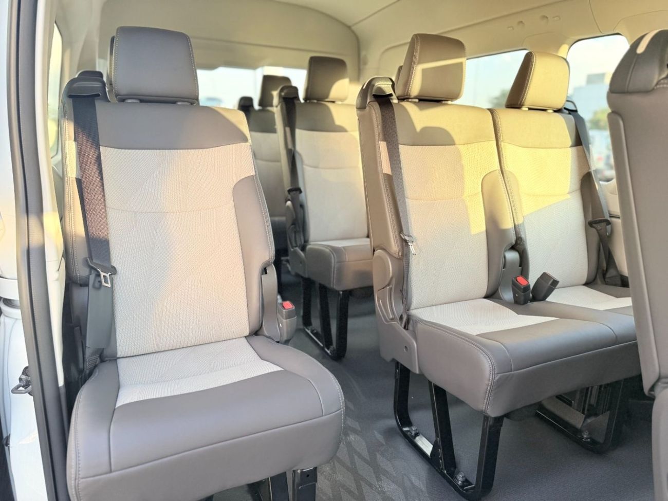 تويوتا هاياس 2026 Toyota Hiace GL 13-Seater High-Roof Full-Option 3.5L V6 Petrol A/T RWD Export Only