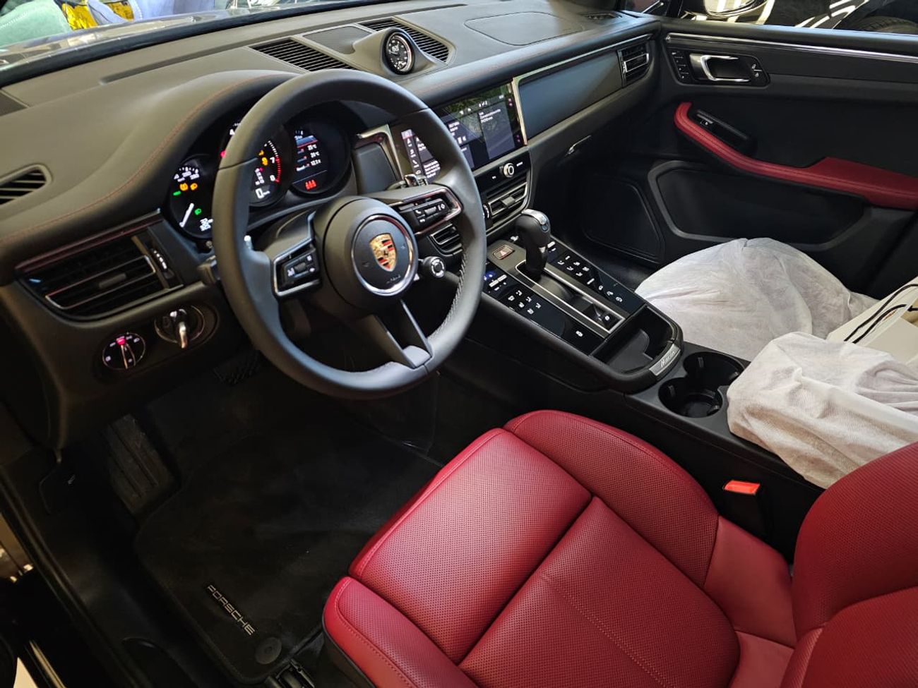 Porsche Macan 2026 Porsche Macan| GCC | Dealer Warranty | 21-inch RS Spyder Rims