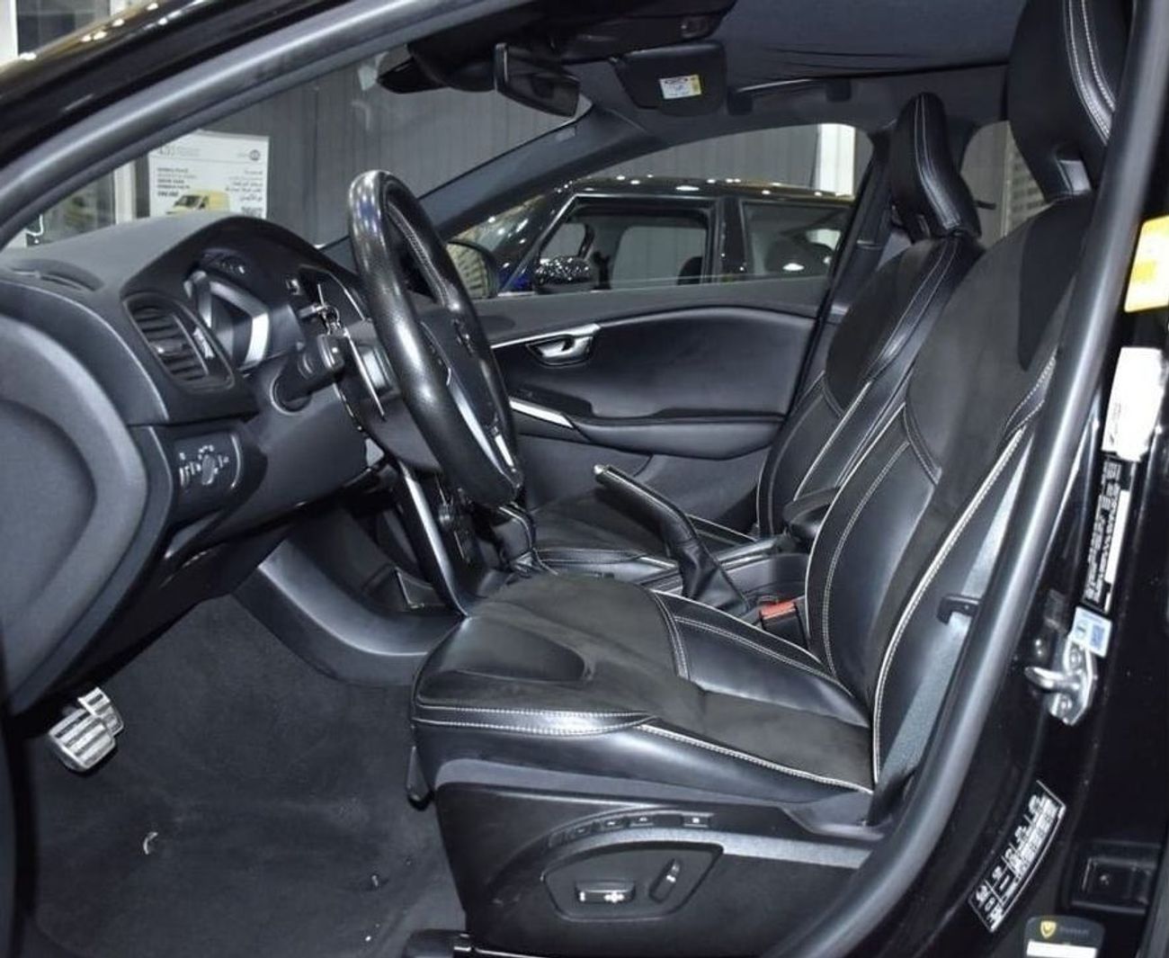 فولفو V40 EXCELLENT DEAL for our Volvo V40 T5 ( 2018 Model ) in Black Color GCC Specs