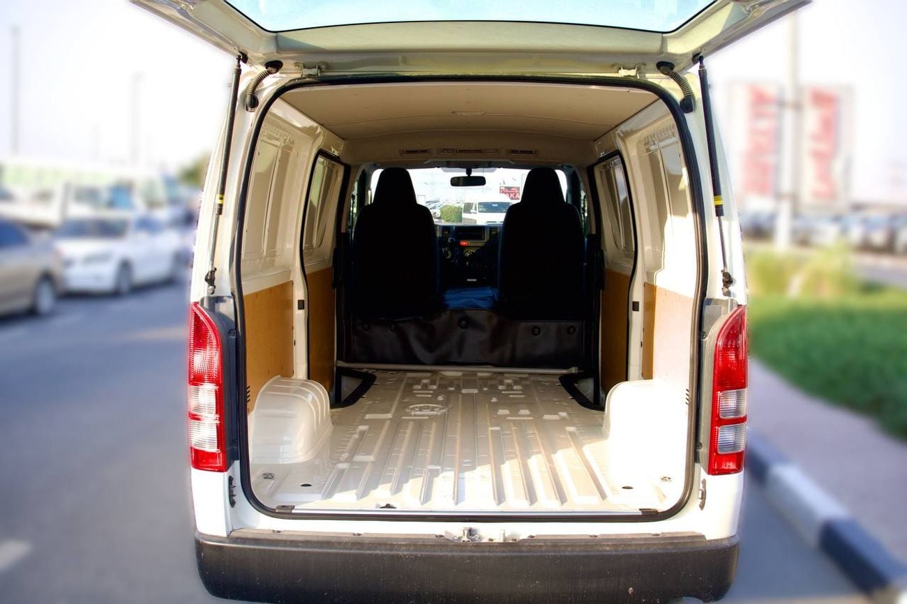 Toyota Hiace DLS - STD ROOF