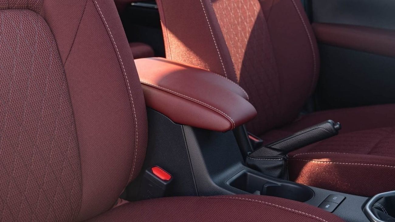 تويوتا هيلوكس HILUX 2.7L MANUAL