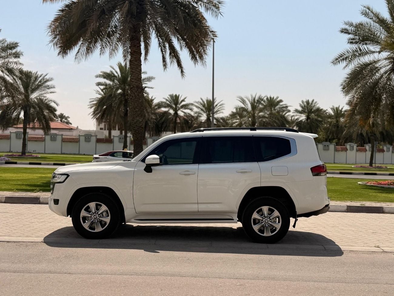 تويوتا لاند كروزر VX 3.3L