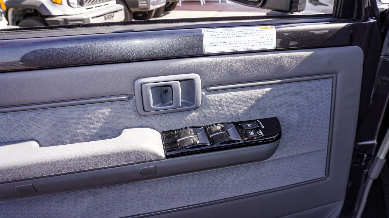 تويوتا لاند كروزر 70 LX 4.5L V8 Diesel M/T