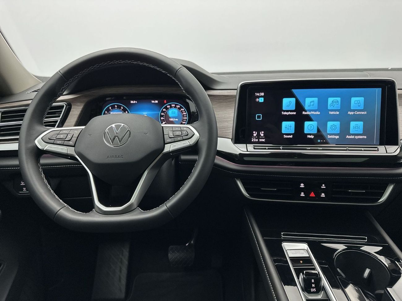 Volkswagen Teramont Comfortline 3.6L Comfortline 2.0 (Ref#53632) - 34,100 AED SAVINGS from New Car