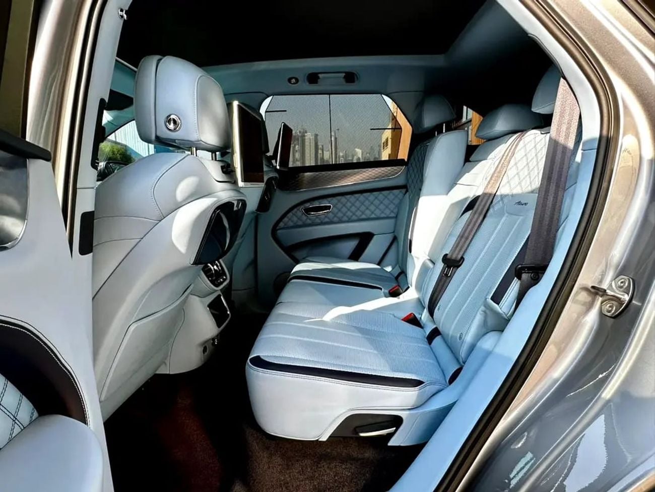 بنتلي بينتايجا 4.0L V8 EWB Azure Azure | GCC Specs | Dealership Warranty | Fully Loaded | Crypto Friendly