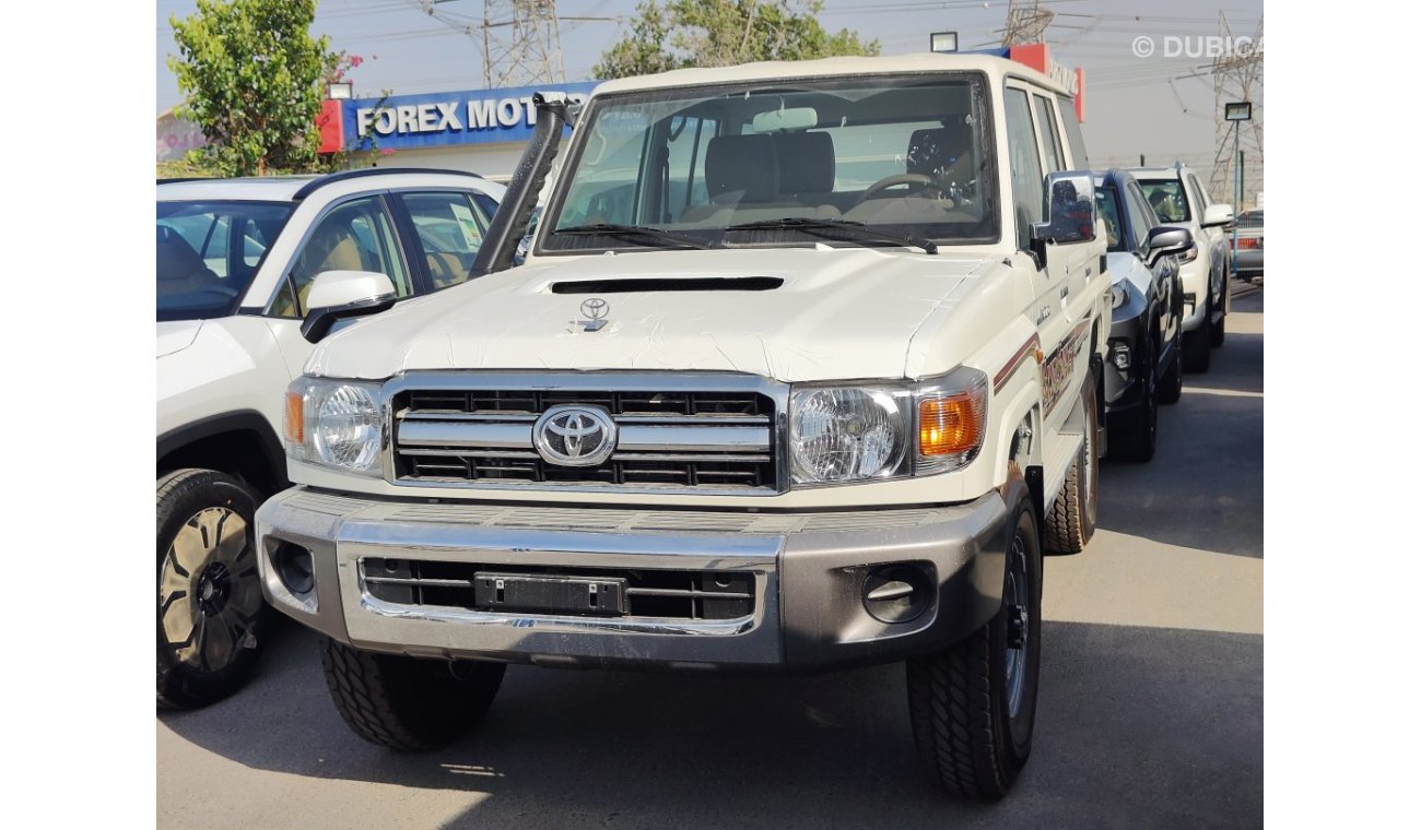 تويوتا لاند كروزر هارد توب 76 Hardtop LX V8 4.5L Turbo Diesel 4wd 6 Seat Manual Transmission