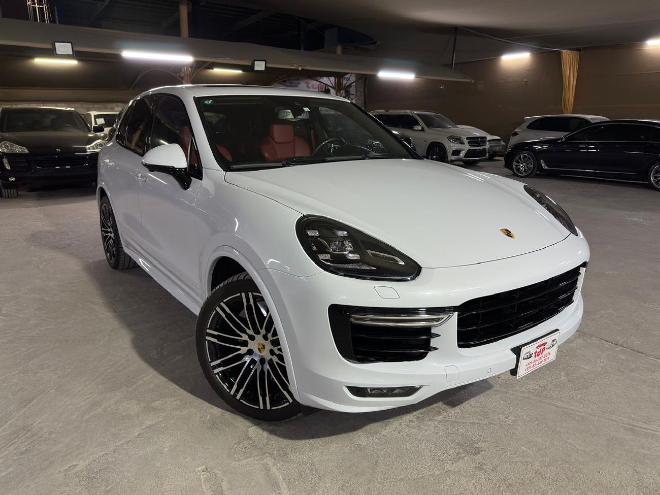 Porsche Cayenne Turbo S 4.8L (570 HP) 2016 | FULL SERVICE HISTORY | CARBON CERAMIC BRAKES (PCCB) | FULL SPEC!