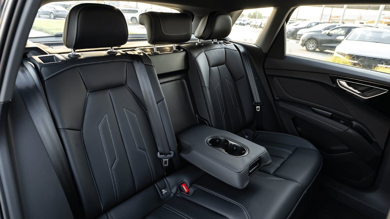 Audi Q4 etron 2025 | AUDI E-TRON Q4 40 TOP VERSION [ EXPORT ONLY ]