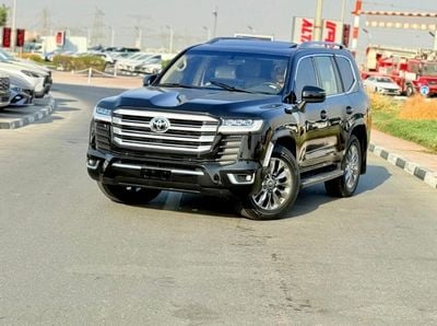 تويوتا لاند كروزر GXR Toyota landcuriser V6 Years 2017 full upgrade inside and outside 2025 full option 4.0 L petrol