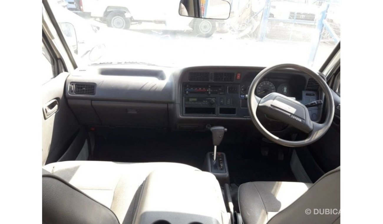 تويوتا هاياس Hiace Van RIGHT HAND DRIVE (Stock no PM 209 )