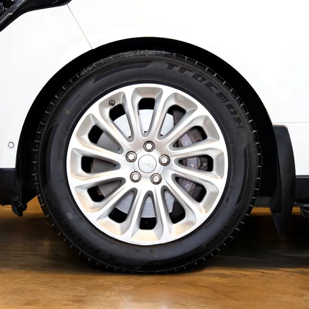 Land Rover Range Rover Vogue 5.0L AED 2,682 pm • 0% Downpayment • Range Rover Vogue Supercharged • 1 Year Warranty