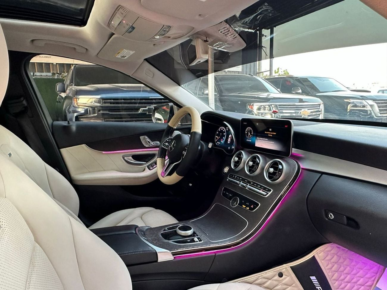 مرسيدس بنز C 300 2.0 لتر Turbocharged - عدد 4 سلندر (9G-TRONIC)