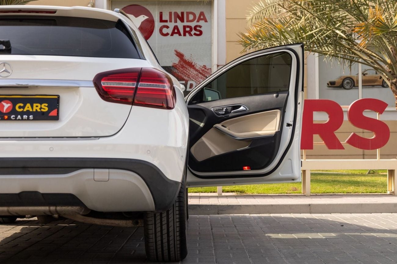 Mercedes-Benz GLA 220 Mercedes-Benz GLA 220 2018 Korean specs for 1,014.00 AED monthly
