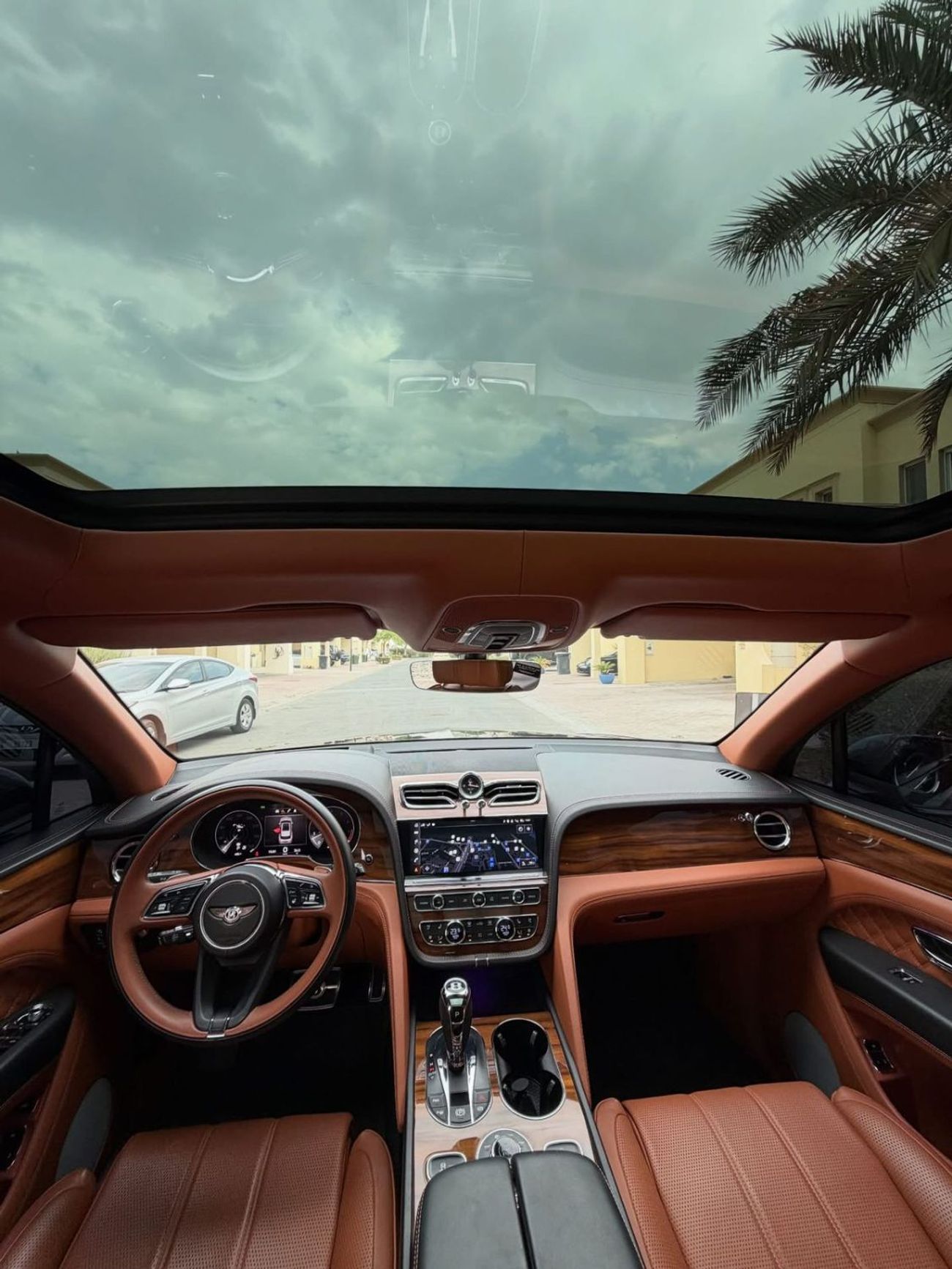 Bentley Bentayga Bentley Bentayga V8 Gcc specs from Habtoor Done