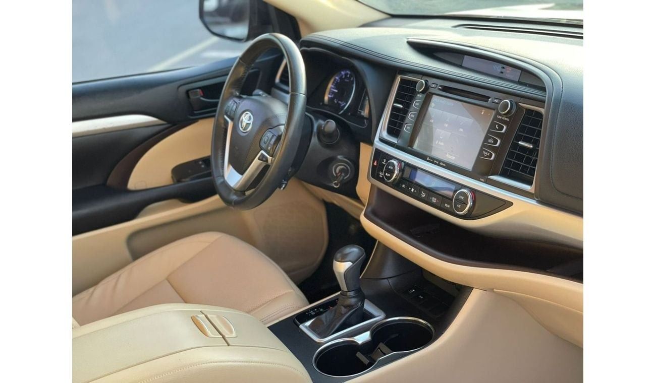 تويوتا هايلاندر 2019 Toyota Highlander LE+ 3.5L V6 MidOption 7 Leather Seats - Electric Seat & Trunk Auto