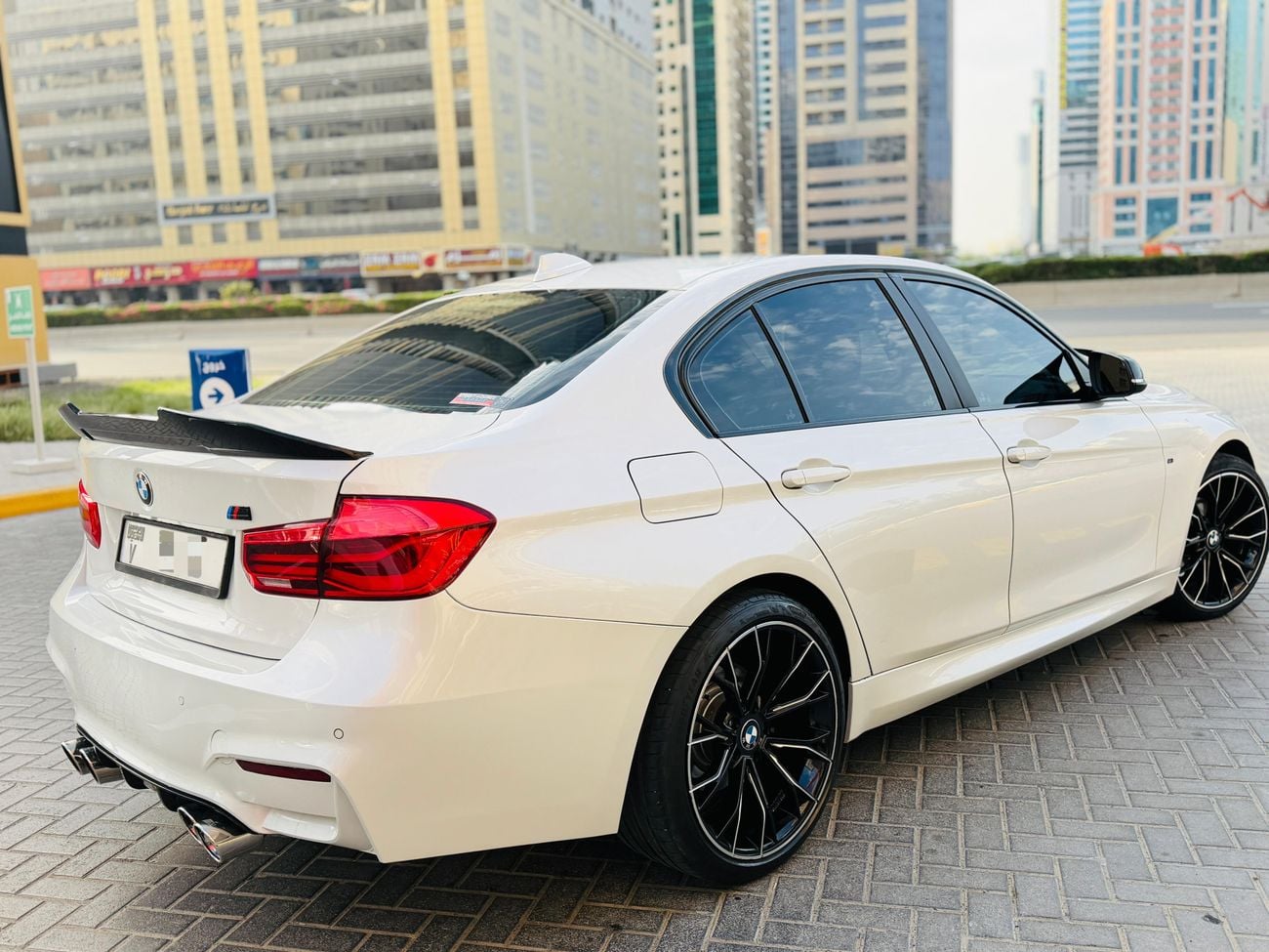 BMW 320i