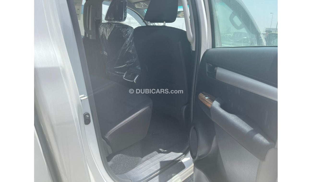 Toyota Hilux TOYOTA HILUX 2.7 MT FULL OPTION WHITE 2023