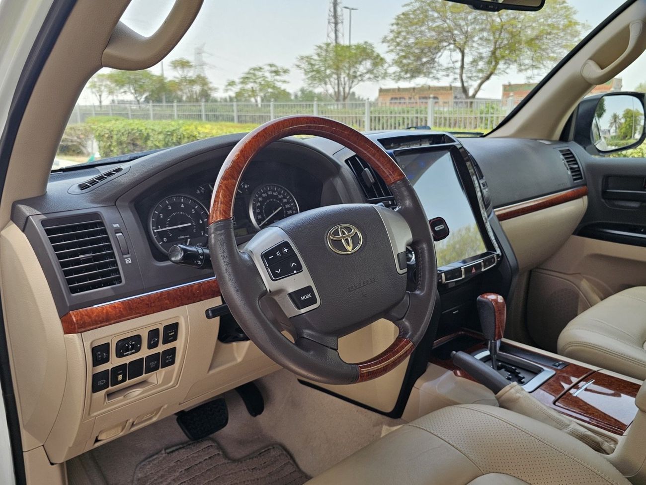 Toyota Land Cruiser GXR+ 4.6L