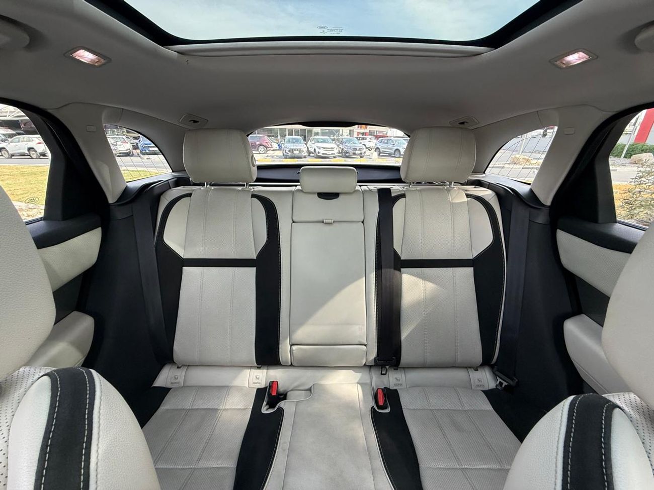 Land Rover Range Rover Velar P250 S 2.0L Diesel RANGE ROVER VELAR S 2018 DIESEL 2.0L TURBO CHARGED FULL OPTIONS TWO KEYS