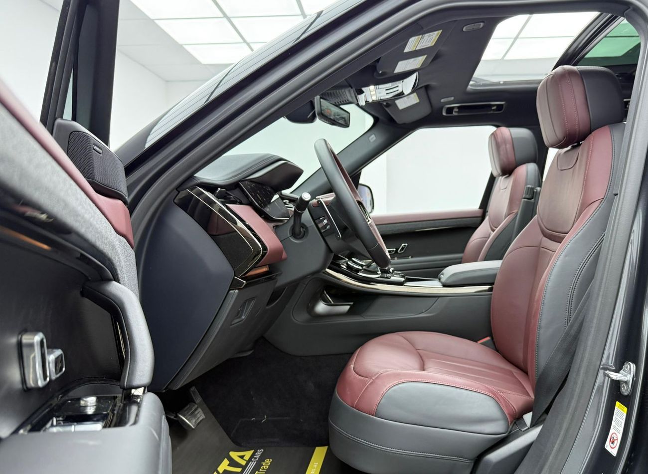 لاند روفر رينج روفر سبورت 2023 Range Rover HSE Dynamic, Warranty, Very Low Km, Excellent Condition